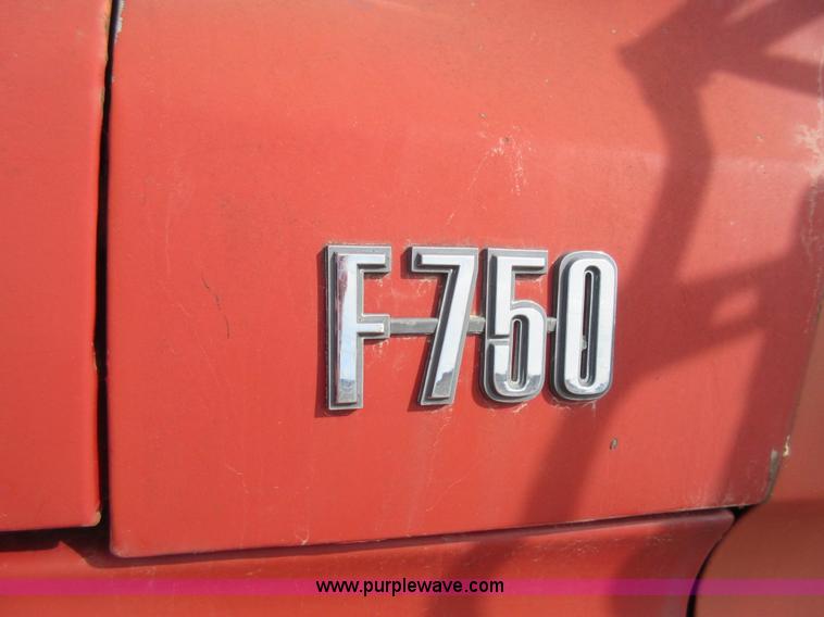 image for item AY9458 1975 Ford F750 dump truck