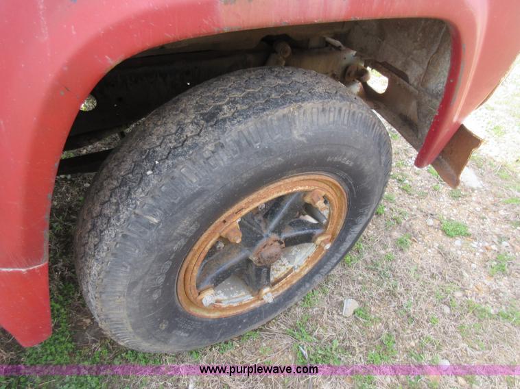 image for item AY9458 1975 Ford F750 dump truck