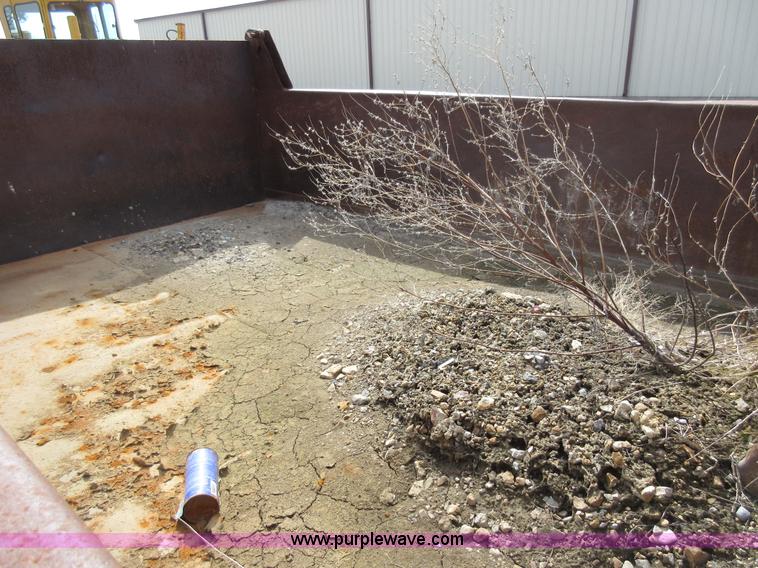 image for item AY9458 1975 Ford F750 dump truck