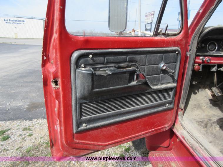 image for item AY9458 1975 Ford F750 dump truck
