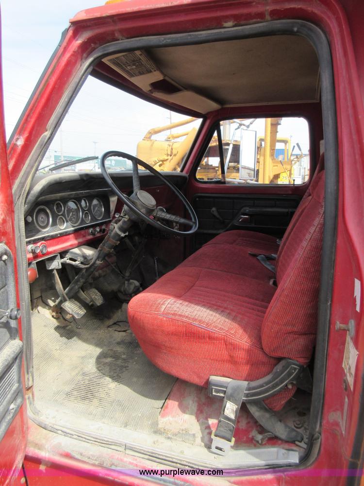 image for item AY9458 1975 Ford F750 dump truck