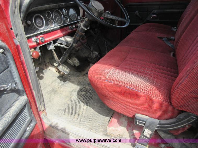 image for item AY9458 1975 Ford F750 dump truck