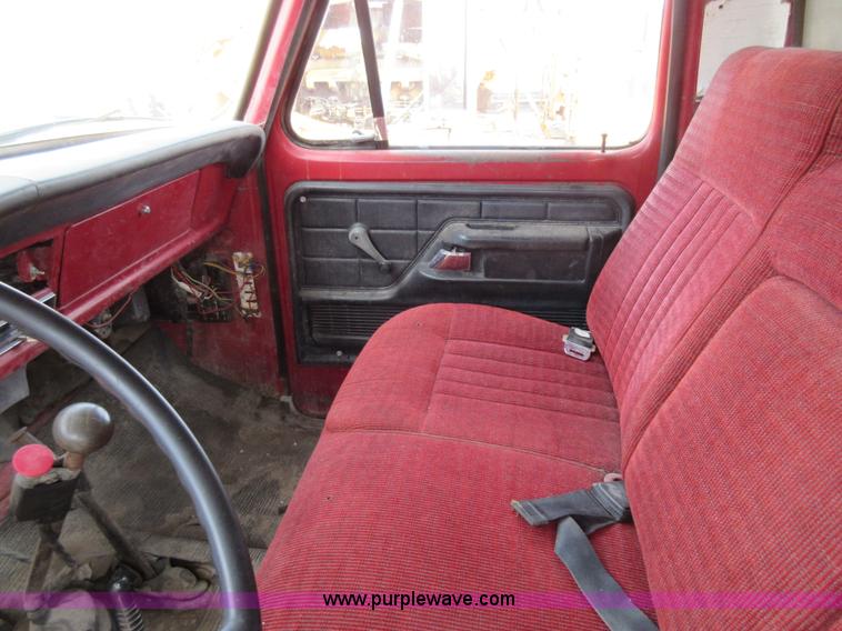 image for item AY9458 1975 Ford F750 dump truck