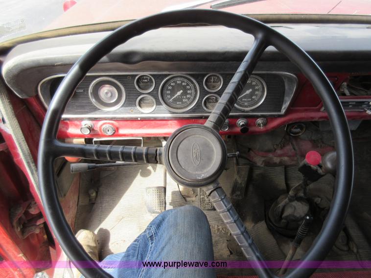 image for item AY9458 1975 Ford F750 dump truck