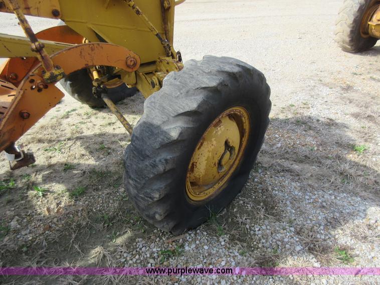 image for item AY9472 Wabco 440 motor grader