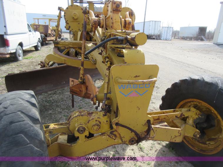image for item AY9472 Wabco 440 motor grader