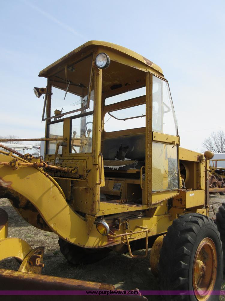 image for item AY9472 Wabco 440 motor grader