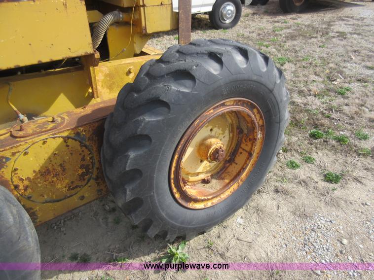 image for item AY9472 Wabco 440 motor grader