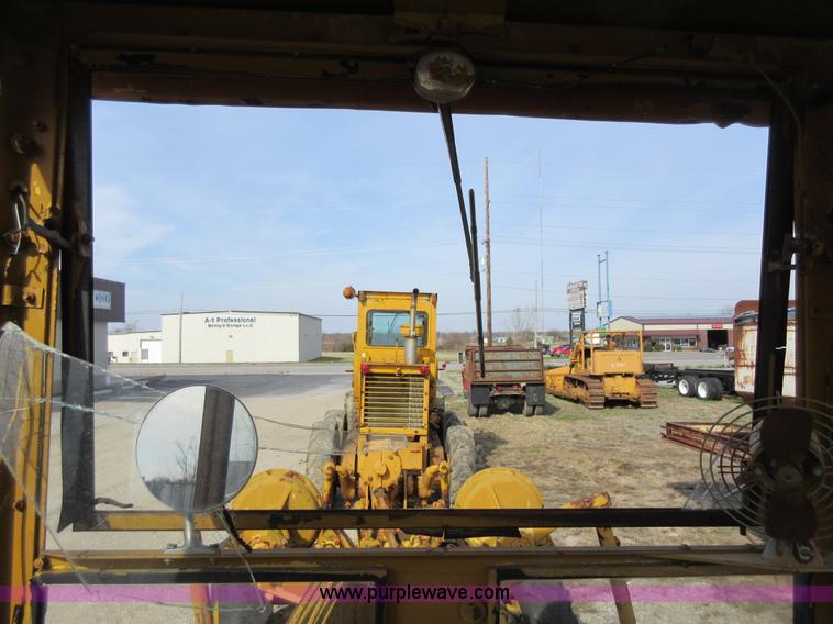 image for item AY9472 Wabco 440 motor grader