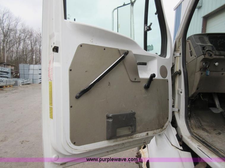 image for item AY9478 2002 Sterling L7500 flatbed truck