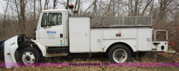 image for item AY9480 2002 Freightliner FL60 service truck