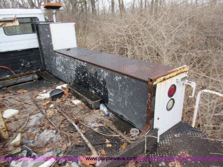 image for item AY9480 2002 Freightliner FL60 service truck