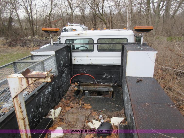 image for item AY9480 2002 Freightliner FL60 service truck