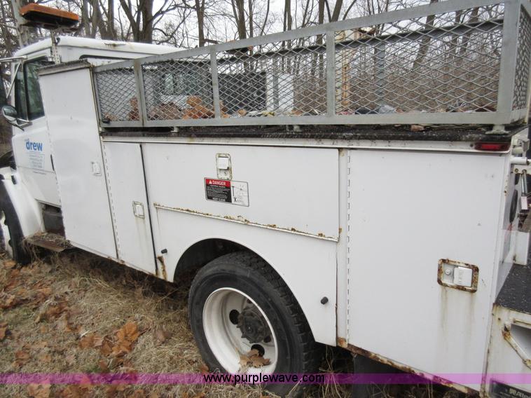 image for item AY9480 2002 Freightliner FL60 service truck