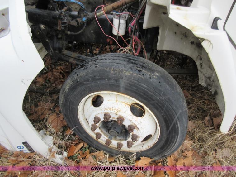 image for item AY9480 2002 Freightliner FL60 service truck