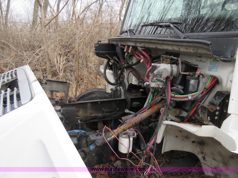 image for item AY9480 2002 Freightliner FL60 service truck