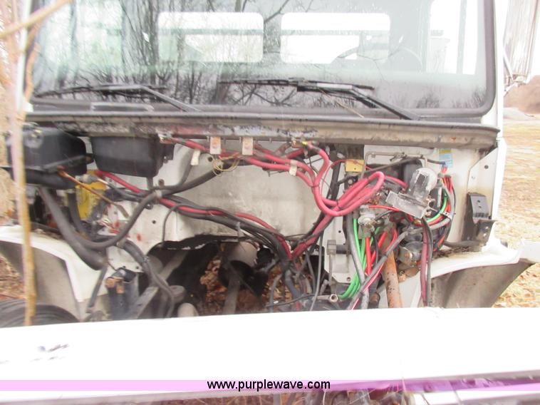 image for item AY9480 2002 Freightliner FL60 service truck