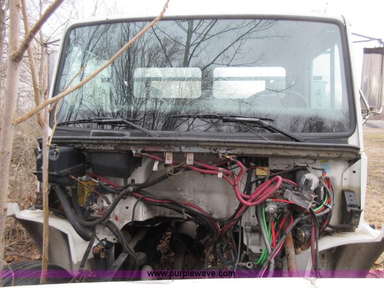 image for item AY9480 2002 Freightliner FL60 service truck