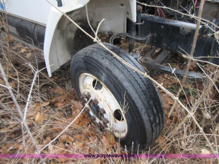 image for item AY9480 2002 Freightliner FL60 service truck