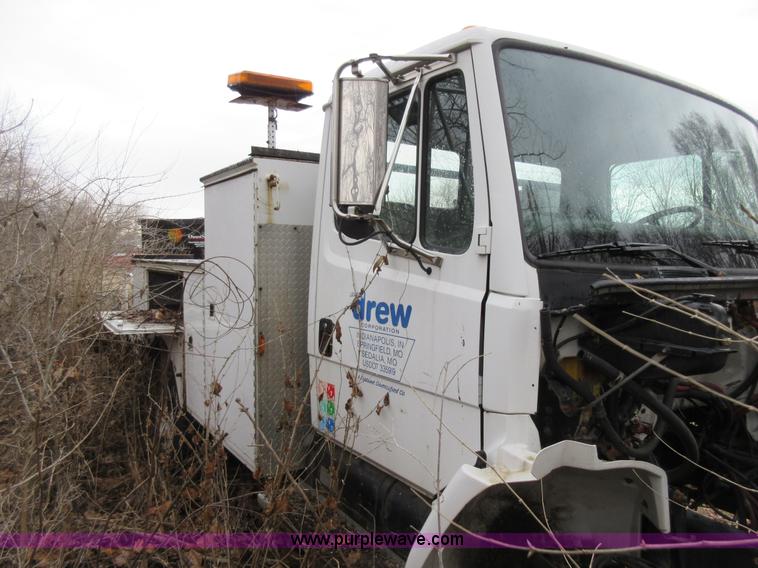 image for item AY9480 2002 Freightliner FL60 service truck