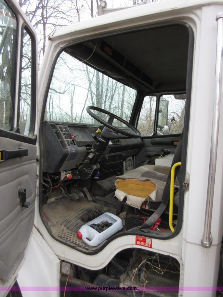 image for item AY9480 2002 Freightliner FL60 service truck