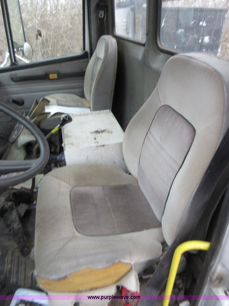 image for item AY9480 2002 Freightliner FL60 service truck