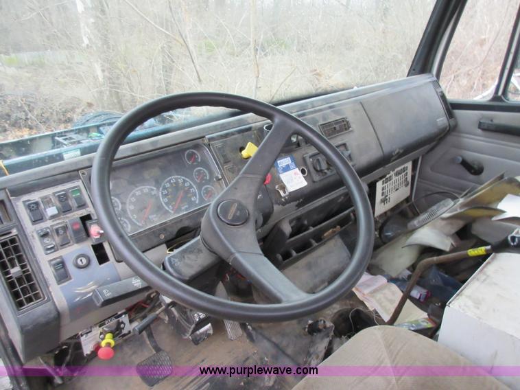 image for item AY9480 2002 Freightliner FL60 service truck