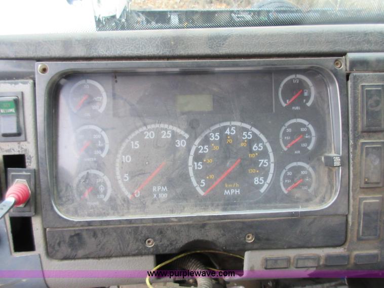 image for item AY9480 2002 Freightliner FL60 service truck