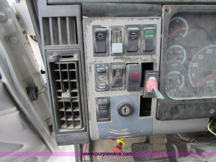 image for item AY9480 2002 Freightliner FL60 service truck