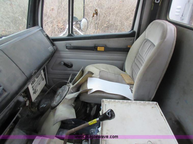 image for item AY9480 2002 Freightliner FL60 service truck