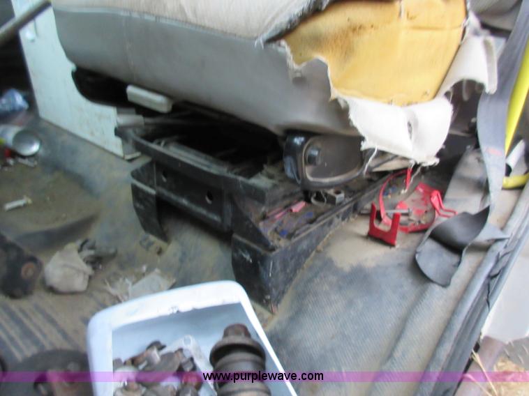 image for item AY9480 2002 Freightliner FL60 service truck