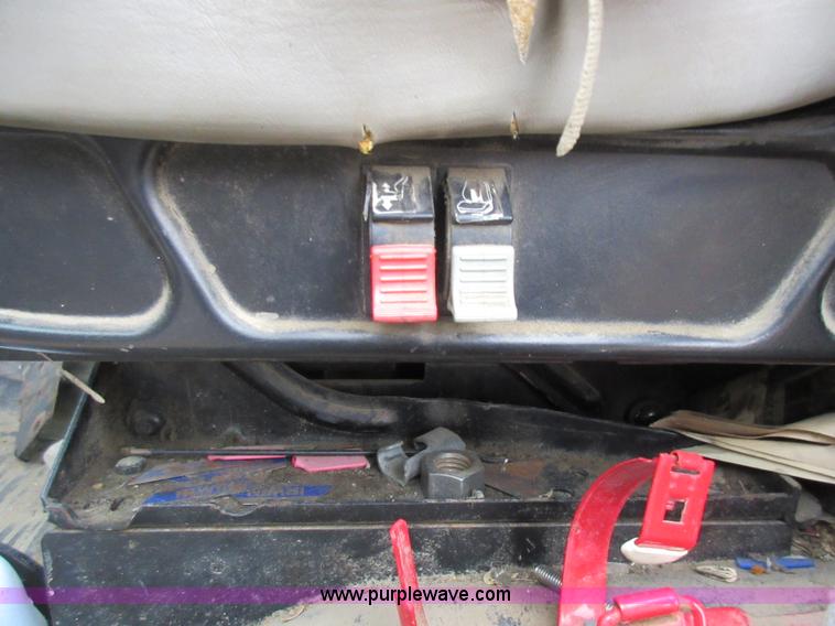 image for item AY9480 2002 Freightliner FL60 service truck