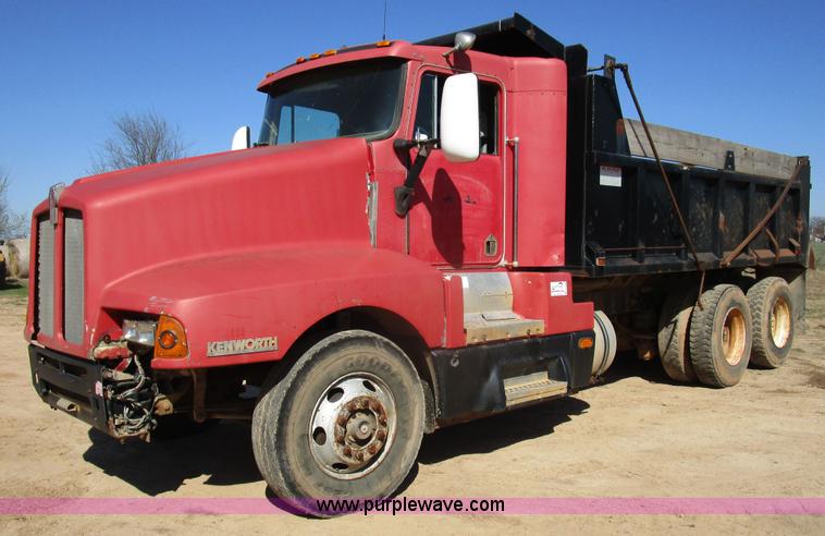 image for item D2398 1992 Kenworth T600 dump truck