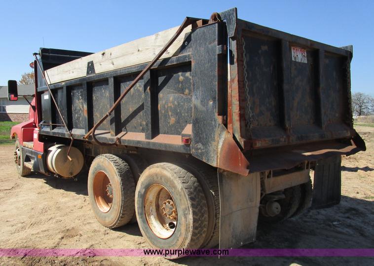image for item D2398 1992 Kenworth T600 dump truck