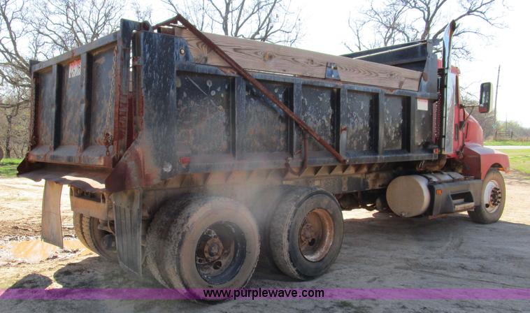 image for item D2398 1992 Kenworth T600 dump truck