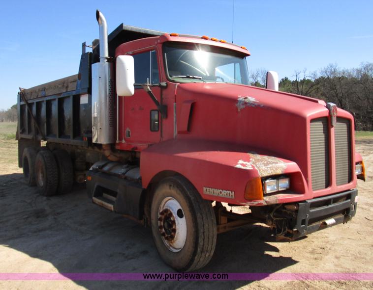 image for item D2398 1992 Kenworth T600 dump truck