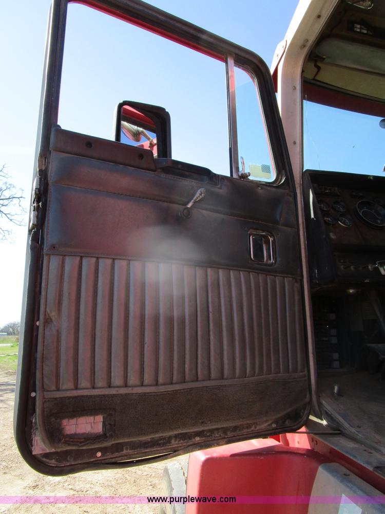 image for item D2398 1992 Kenworth T600 dump truck