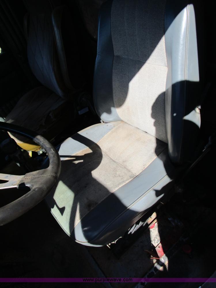 image for item D2398 1992 Kenworth T600 dump truck