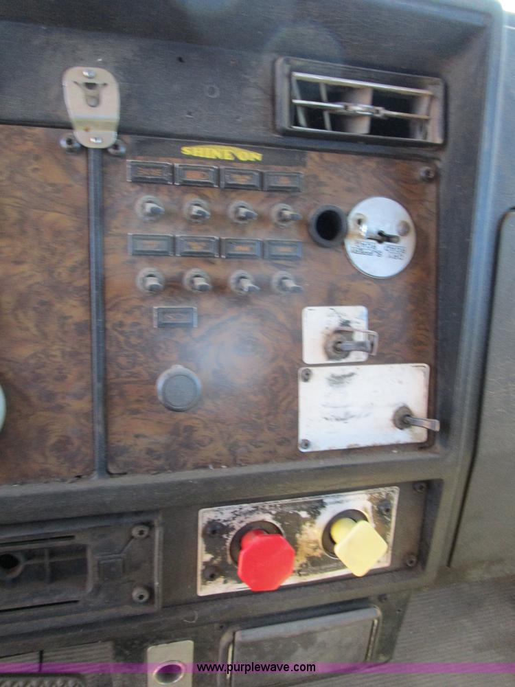 image for item D2398 1992 Kenworth T600 dump truck