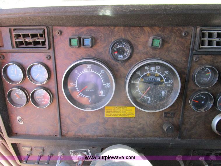 image for item D2398 1992 Kenworth T600 dump truck