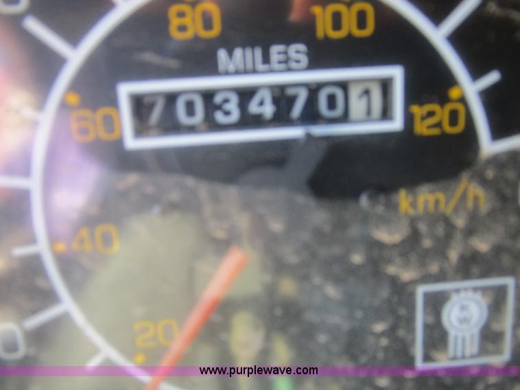 image for item D2398 1992 Kenworth T600 dump truck