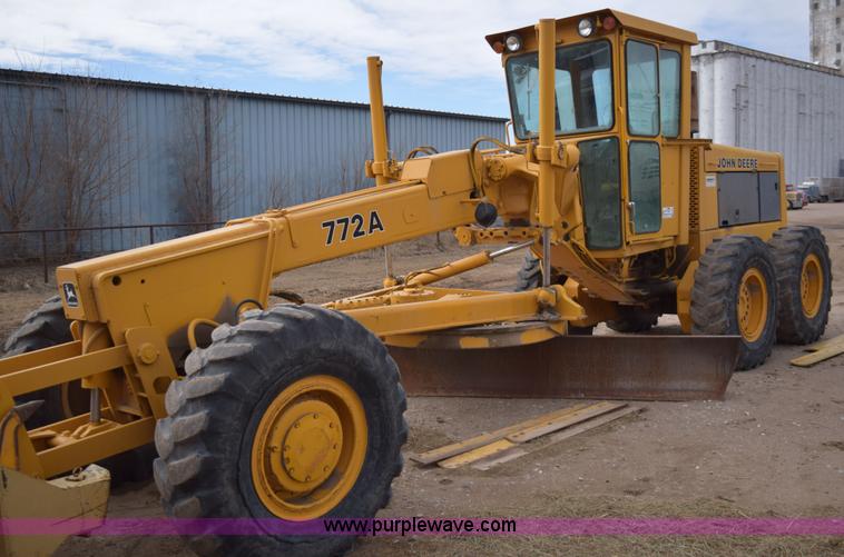 image for item E6200 John Deere 772A motor grader