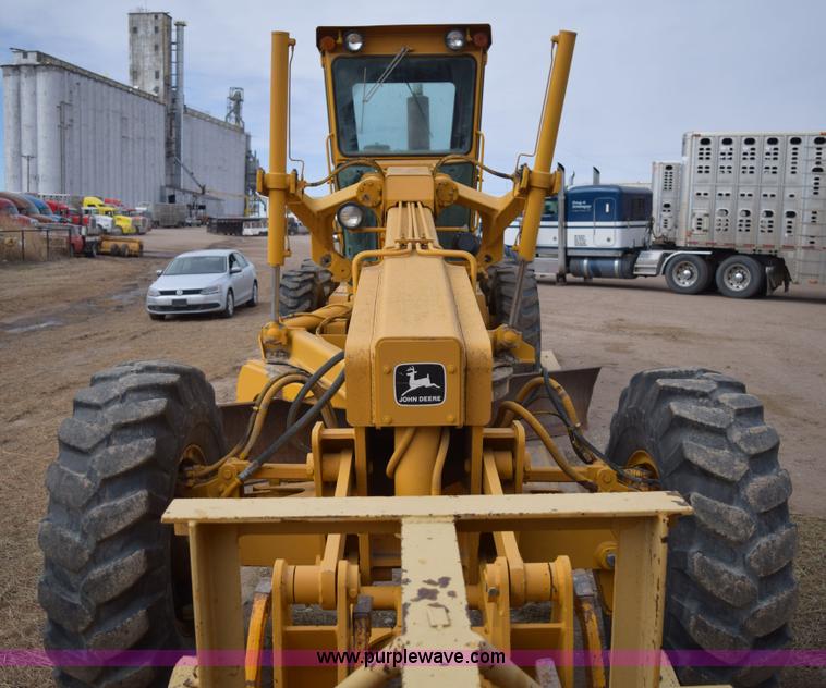 image for item E6200 John Deere 772A motor grader