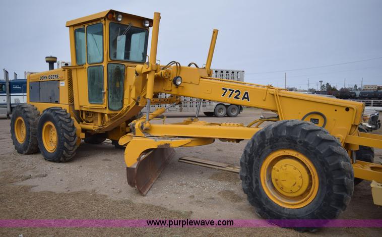 image for item E6200 John Deere 772A motor grader