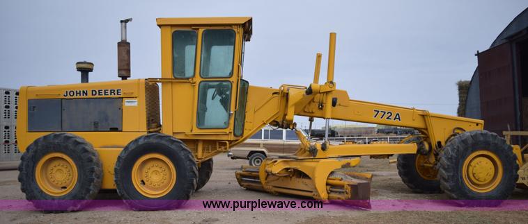 image for item E6200 John Deere 772A motor grader