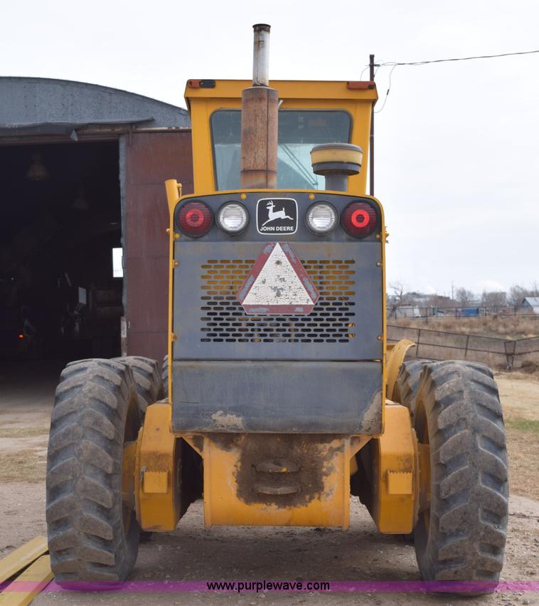 image for item E6200 John Deere 772A motor grader