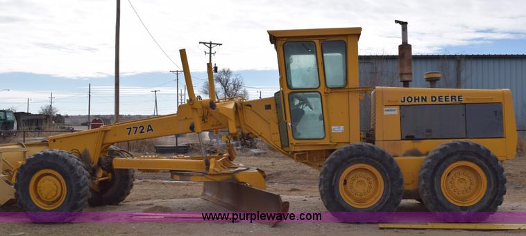image for item E6200 John Deere 772A motor grader