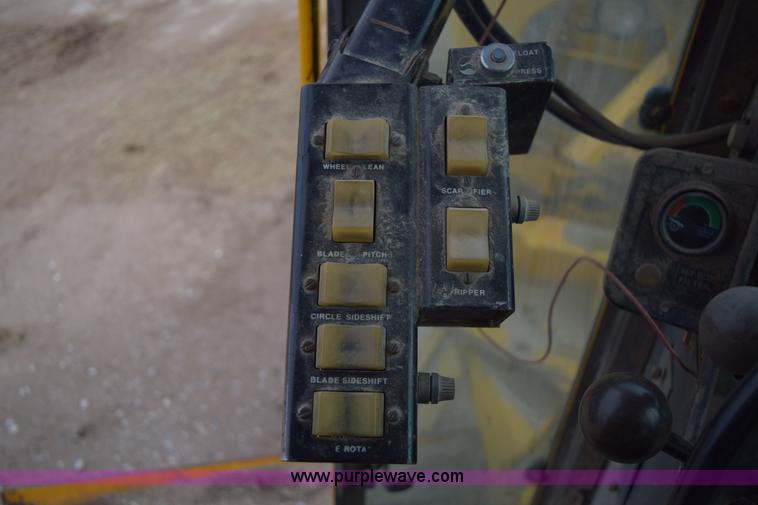 image for item E6200 John Deere 772A motor grader