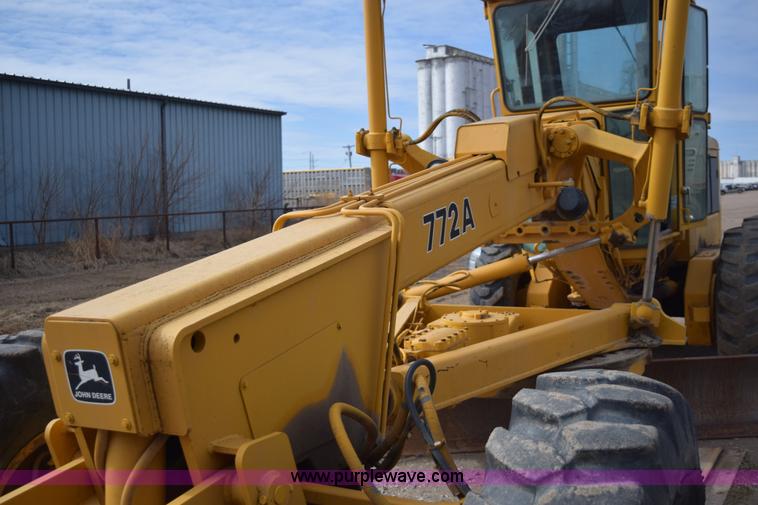 image for item E6200 John Deere 772A motor grader