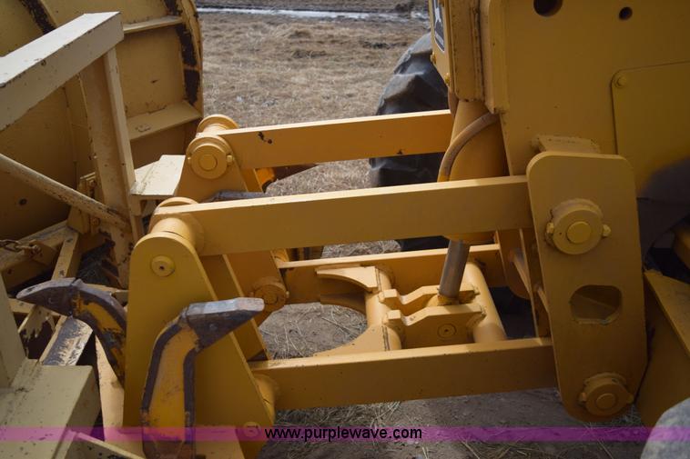 image for item E6200 John Deere 772A motor grader